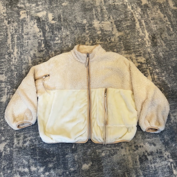 UGG Ready To Wear | Faux Fur Blended Fabrics Logo Down Jacket - Picture 4 of 5